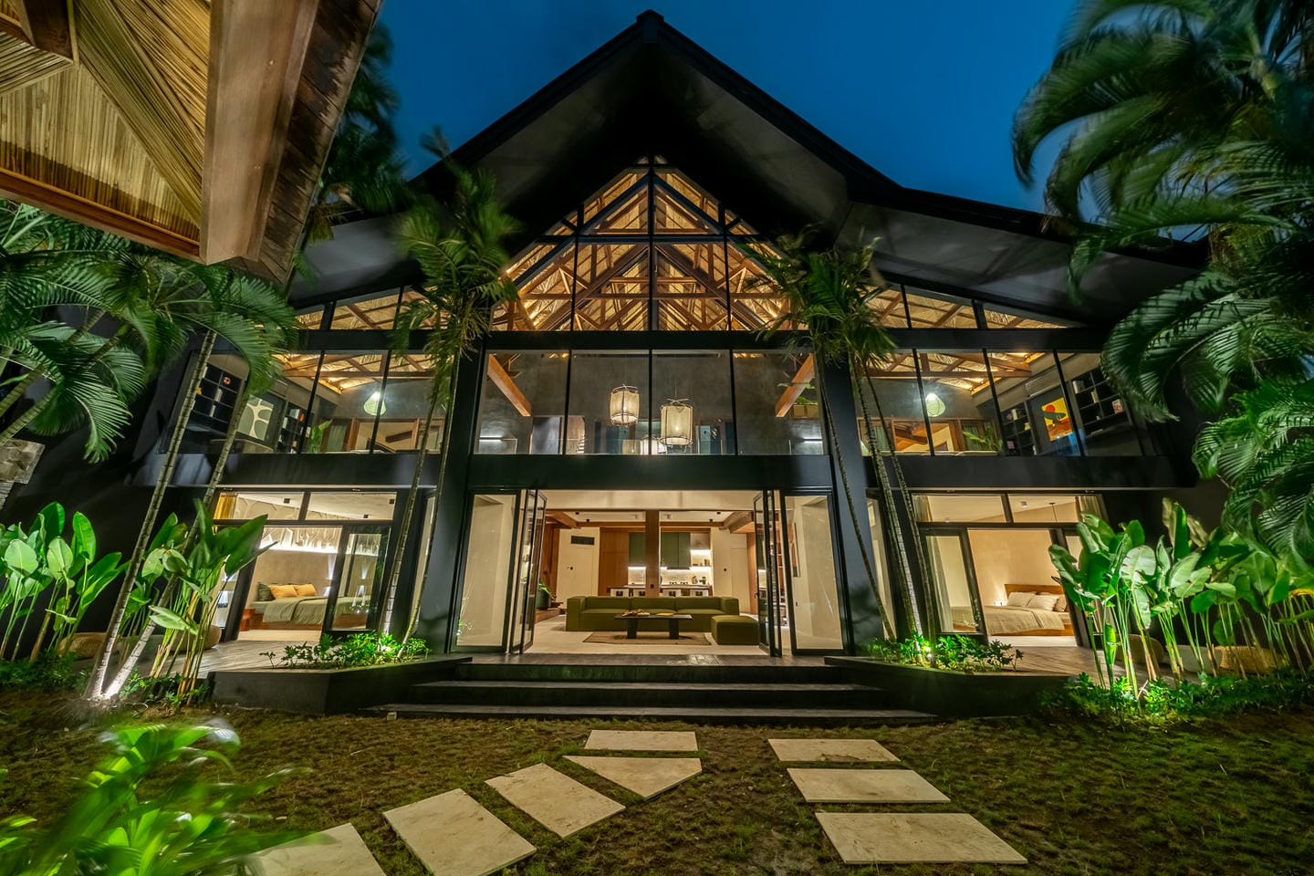 EXCEPTIONAL 5 BEDROOM VILLA FOR SALE LEASEHOLD IN SEMINYAK BE-2320