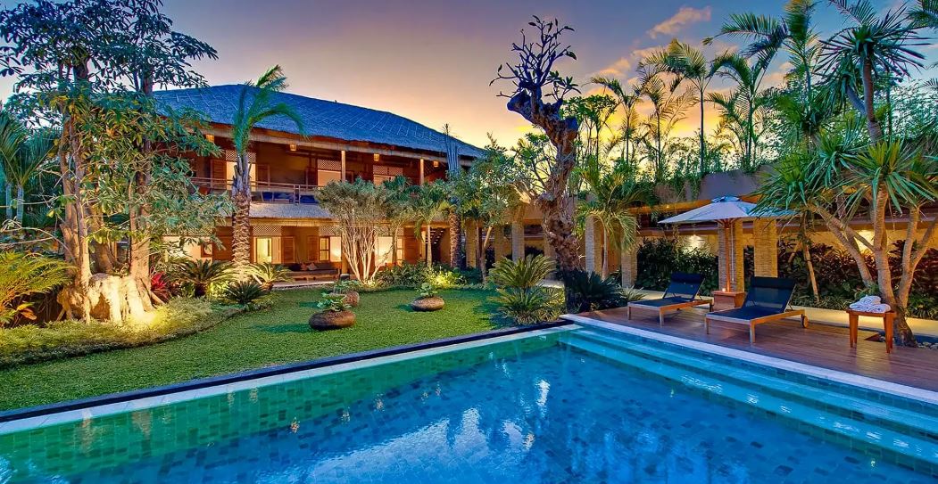 BEAUTIFUL FREEHOLD 6-BEDROOM VILLA FOR SALE NEAR THE BEACH IN SEMINYAK