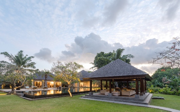 MAGNIFICENT 7-BEDROOM LUXURY RIVERFRONT VILLA IN BATU BELIG