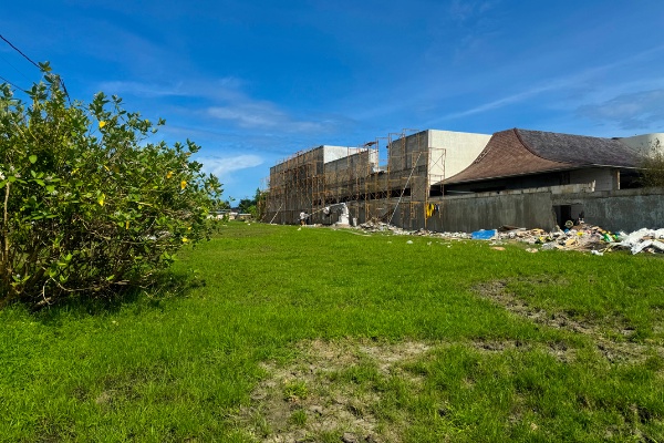 Freehold Land in Prime Oberoi, Close to the Beach – RF6536C