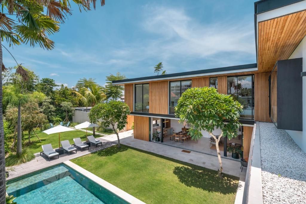 Perfect 6-Bedroom Villa Combo in Prime Berawa – 2 Side-by-Side Units, Ideal for Big Families