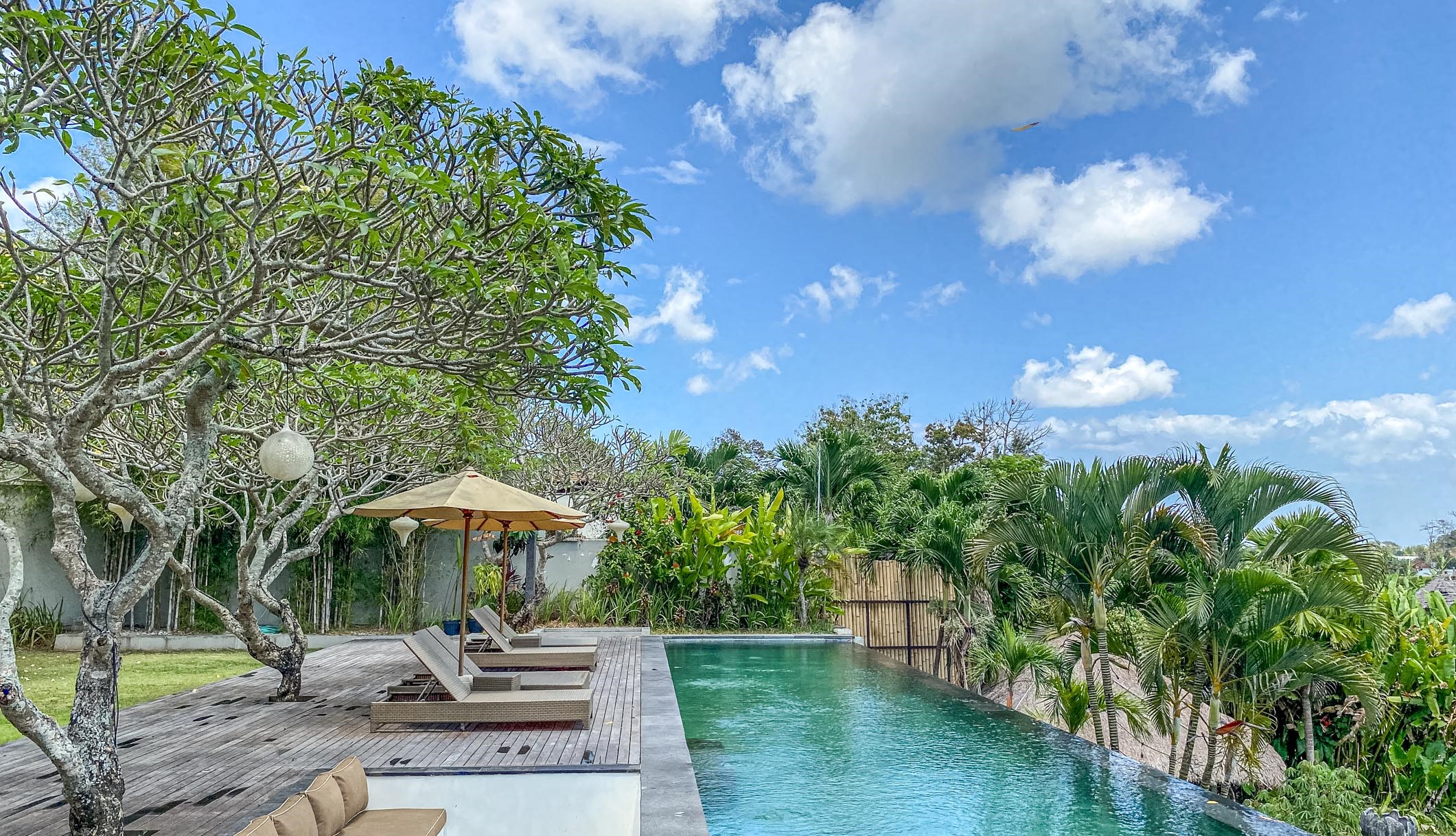 SPACIOUS 4 BEDROOM VILLA FOR SALE AND RENT IN BALI CANGGU RESIDENTIAL SIDE - RF2407