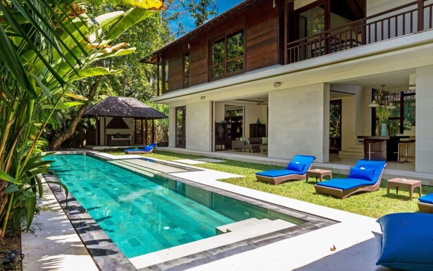Tropical Living in a Radiant and Airy Villa in the Heart of Seminyak