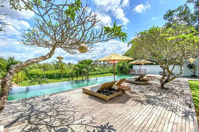 Luxury Freehold Villa With Huge Garden