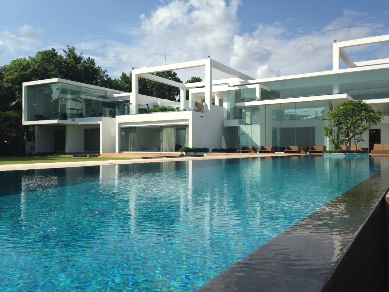 FOR SALE LUXURY VILLA 6BR BEACHFRONT IN SEMINYAK BALI