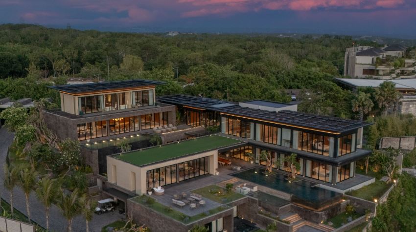 Exceptional 7-Bedroom Freehold Estate with 3 Pools in Uluwatu